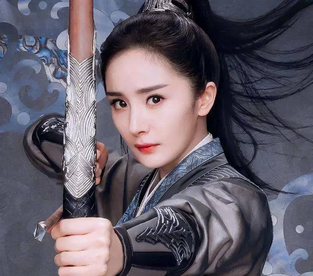 蒋梦婕|女明星为了发际线有多拼？蒋梦婕戴假发片，鞠婧祎糊了满脑袋粉