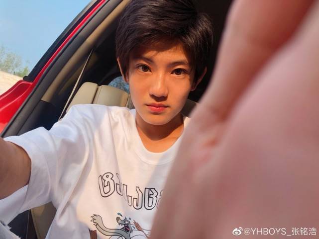 这么野！16岁男爱豆约素人被曝，女方也不是什么