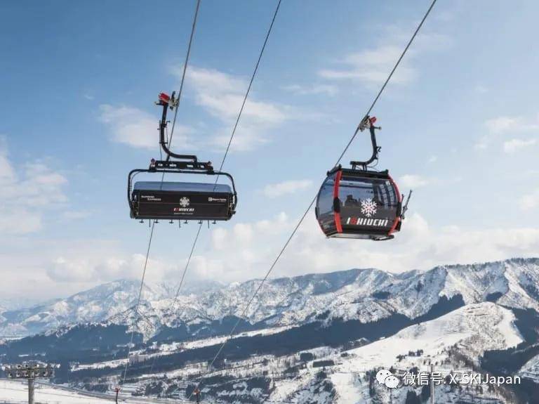 新潟石打丸山滑雪场在山顶开设冰雪公园 供不滑雪一族把玩雪山风景
