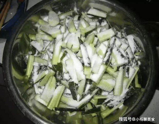 腌黄瓜怎么腌制最好吃 a32ea207fd5f4a738e4f559649b1e057.png