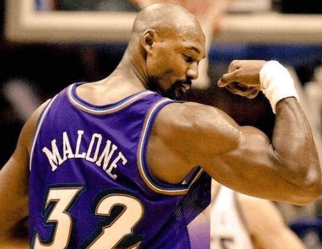 NBA球星肌肉和橄榄球运动员肌肉谁更强壮？对比过后，差距很明显