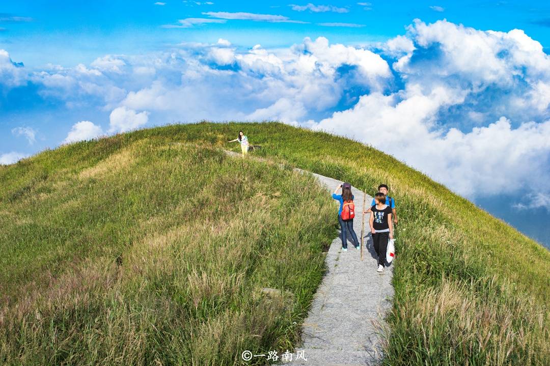 江西“最美”的非著名山峰，看起来像空中草原，爬起来累但快乐着_萍乡