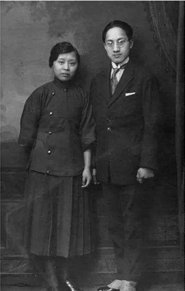 徐志摩的后代 7096312d951548608275e9edb56d51d2.png