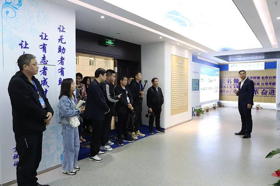 媒体|西安翻译学院——感受最美西译