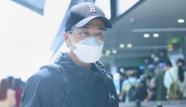 刘恺威离婚两年堪称''整容'',十几天就胖不止一圈