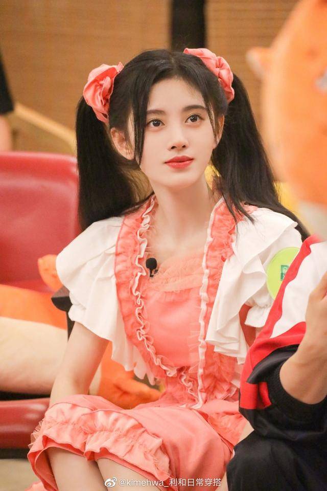 唐嫣|宋茜cos小丑女又被嘲，杨幂唐嫣也曾因此翻车，双马尾太难驾驭