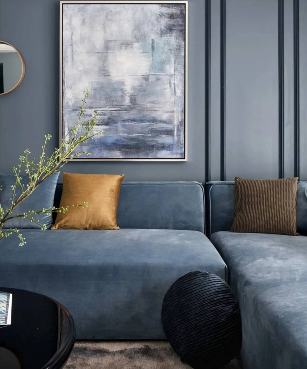 雾霾蓝转角沙发,搭配米色单椅,清爽大气精致的家具与陈设提升家里的
