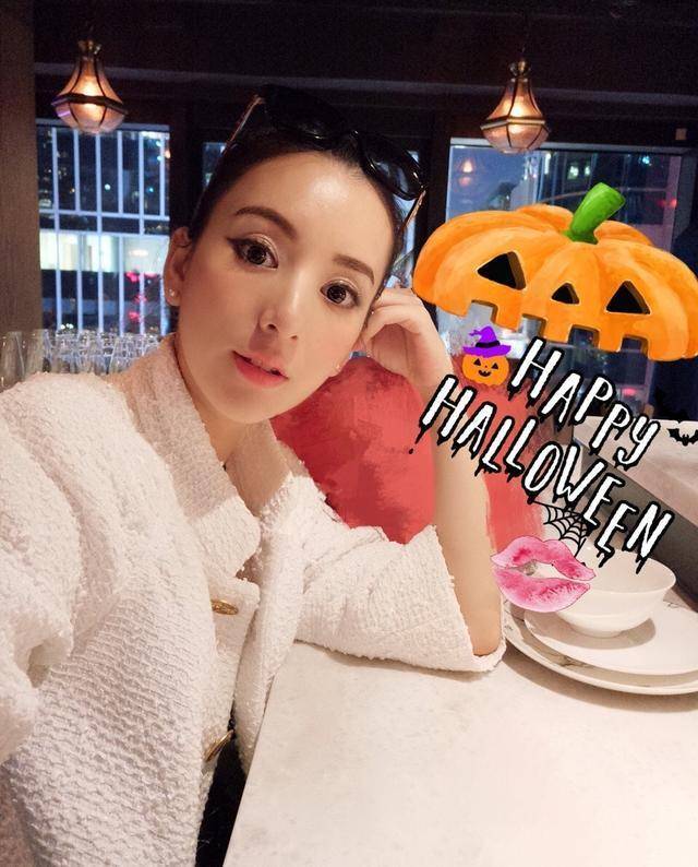 cos|方媛晒万圣节造型，扎双马尾cos水冰月，扮相清纯别有韵味