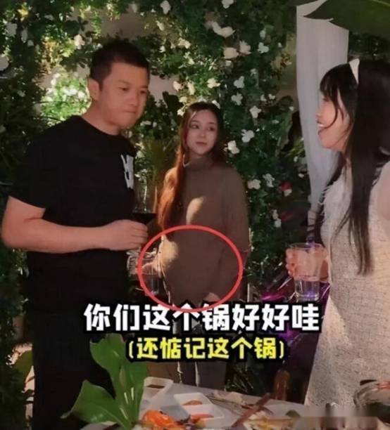 已换女友再当爸?李亚鹏带神秘孕妇现身餐厅
