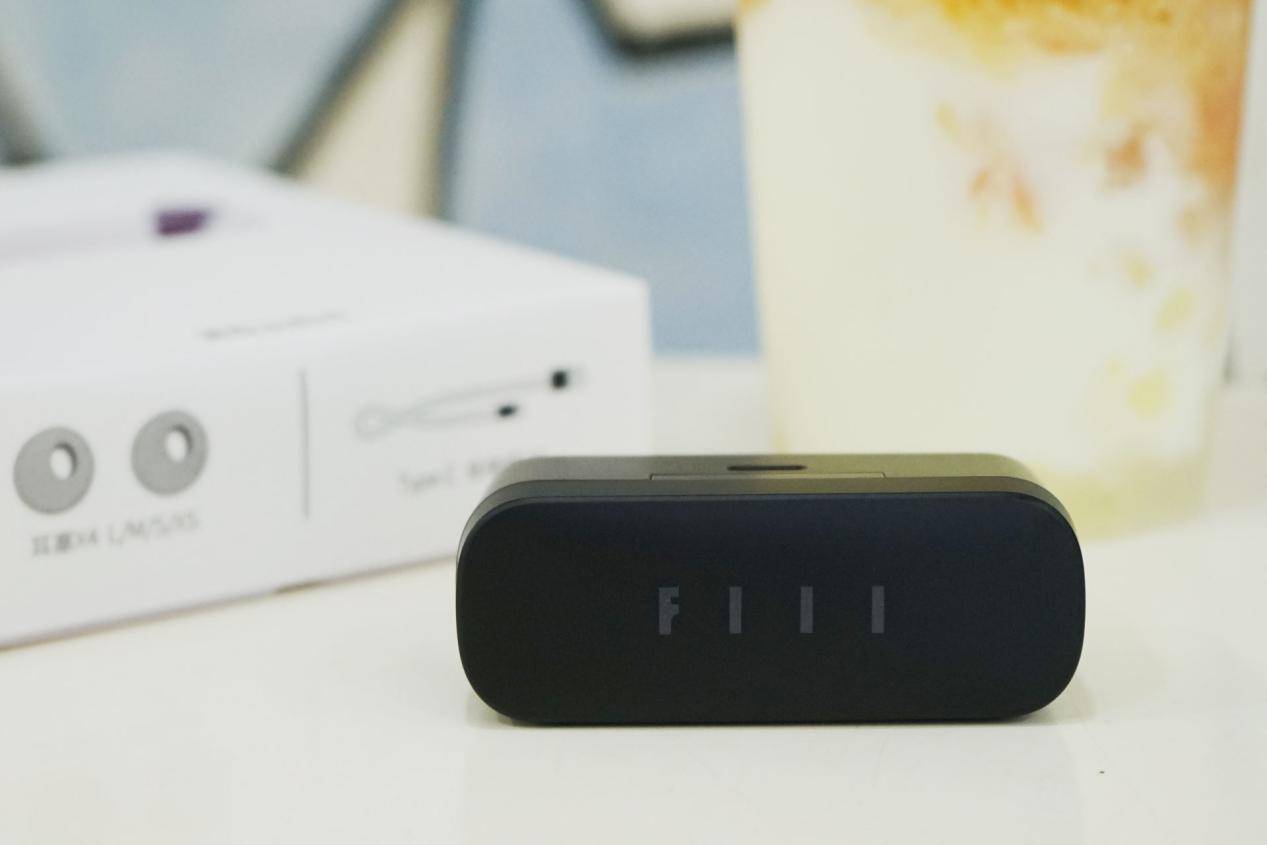 Lite|打工人不哭！买FIIL这款真无线耳机感觉花得很值！