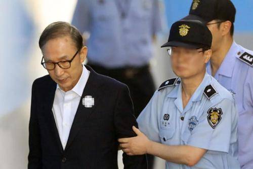 韩国前总统李明博正式入狱，刑期17年