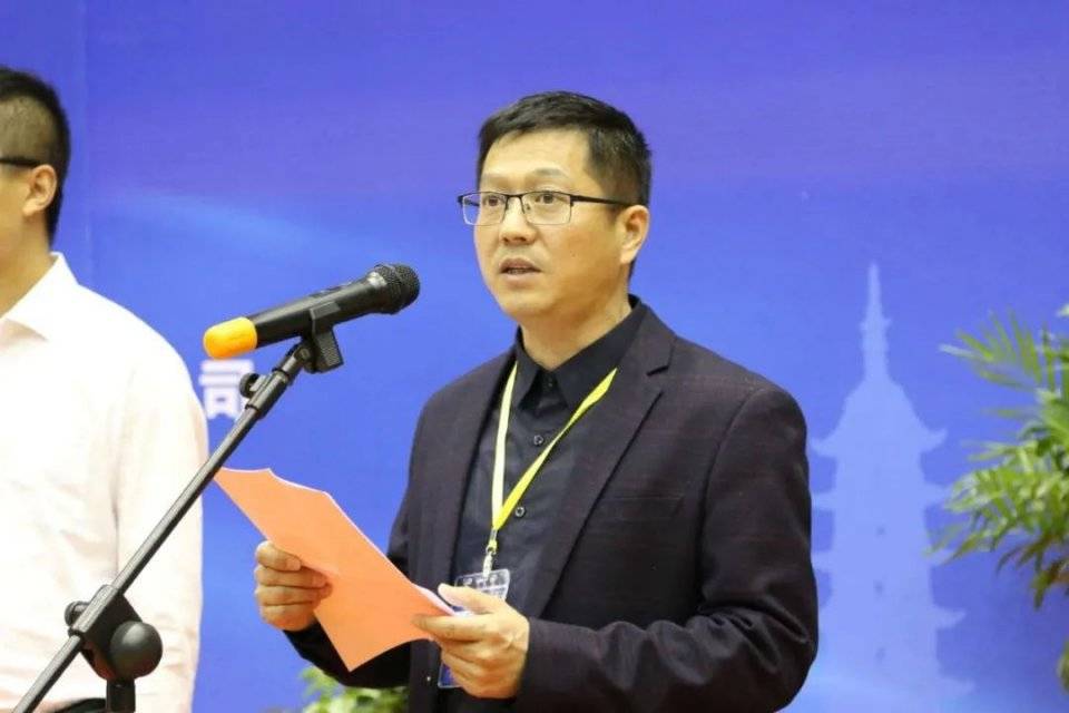 三爱富董事长_董事长办公室图片(3)