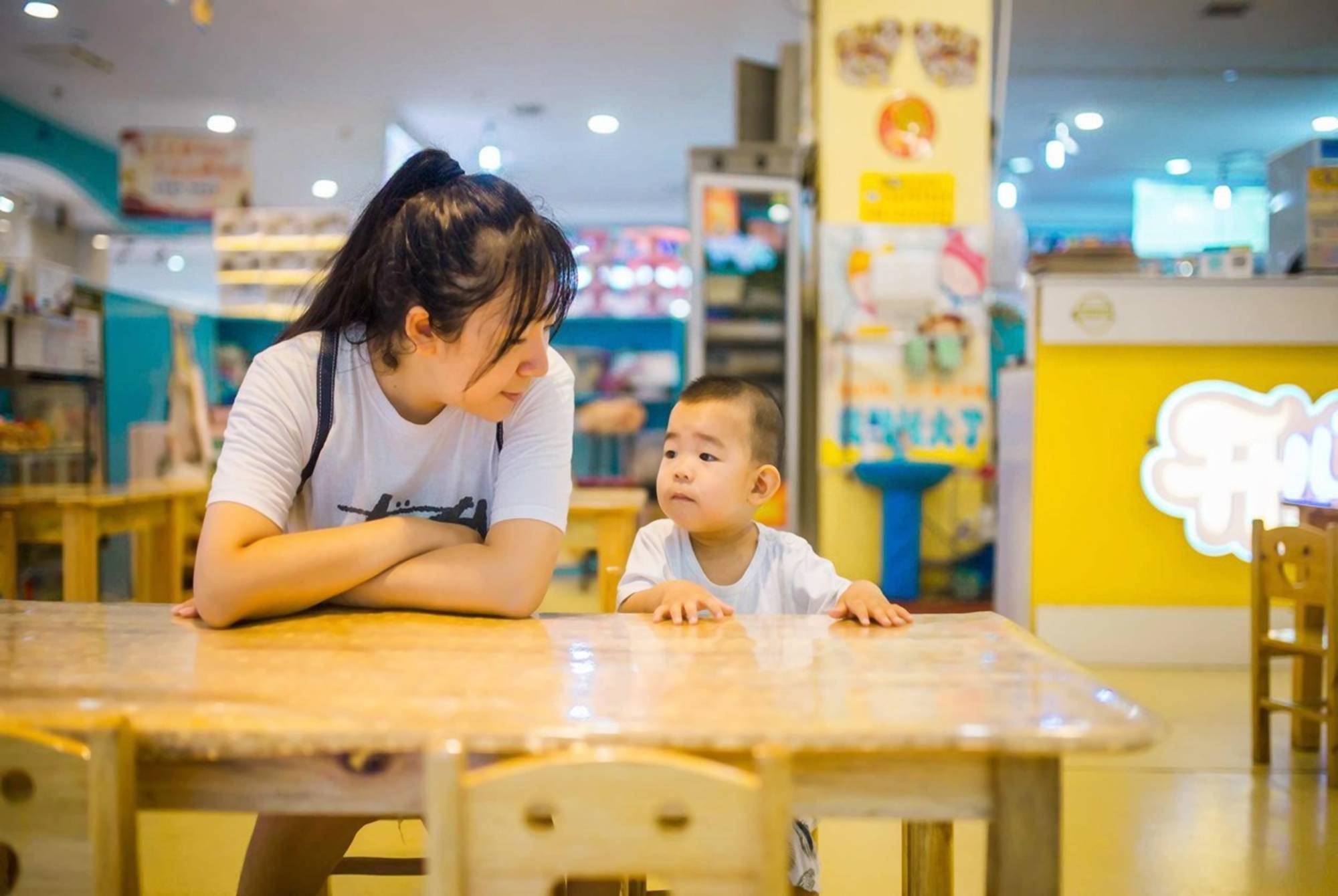 孩子|为了妈妈一句“乖”，孩子主动放弃心爱玩具，懂事的孩子真快乐吗