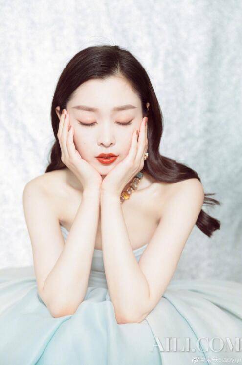 产品|宋轶白成一道光 抓住美白季你也可以