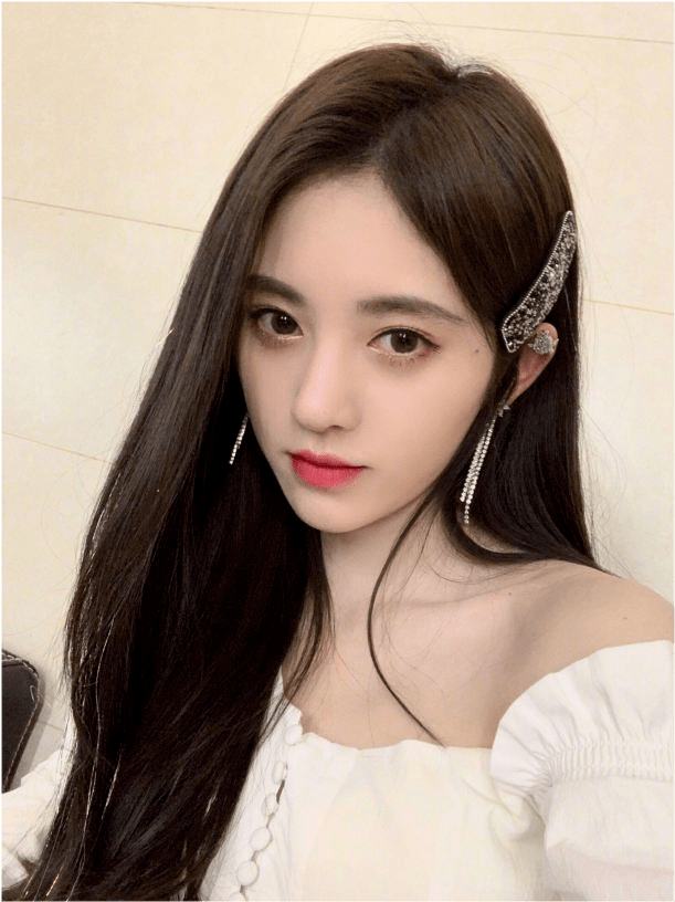 旗袍|鞠婧祎活动生图曝光，短款旗袍秀美腿，头身比例虐被嘲像大头娃娃