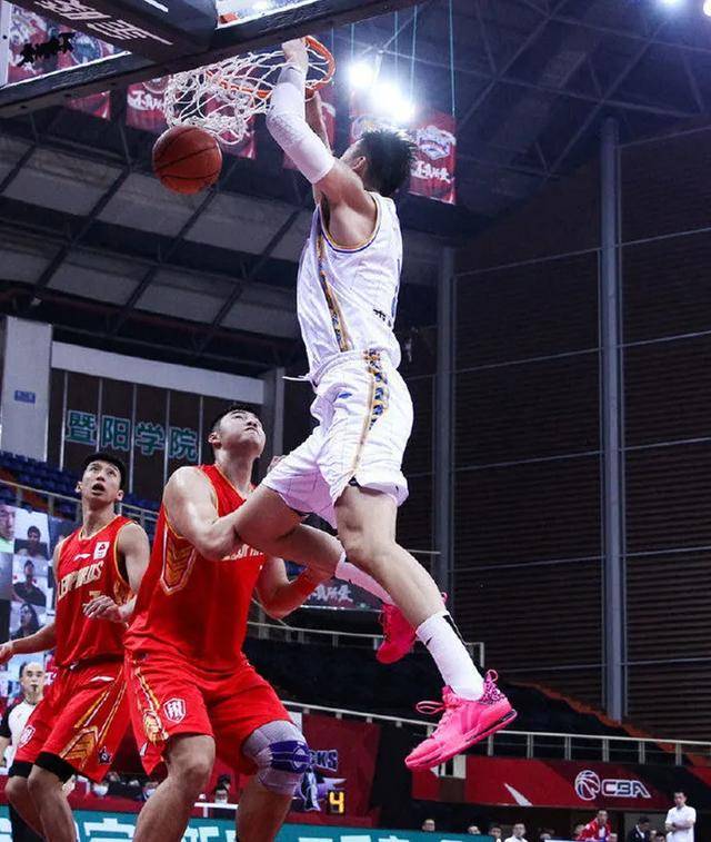 2020年篮球鞋实战排名_五双最适合女生的实战篮球鞋!