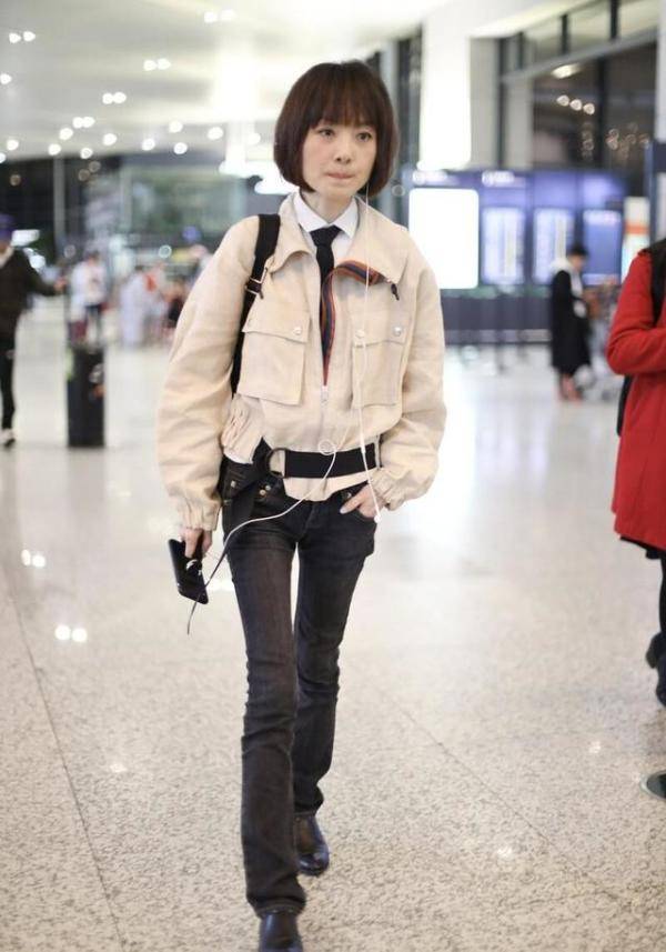 服装|鲁豫可别瘦了，都已经50岁了，穿裙子空空荡荡显的不太健康