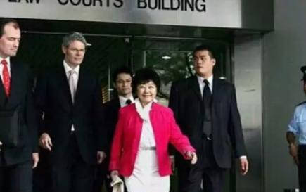 中国第一女首富，丈夫被绑架30年至今没找到，死