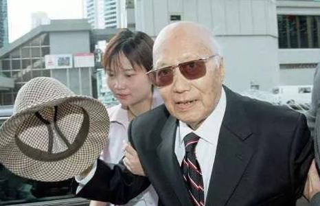 中国第一女首富，丈夫被绑架30年至今没找到，死