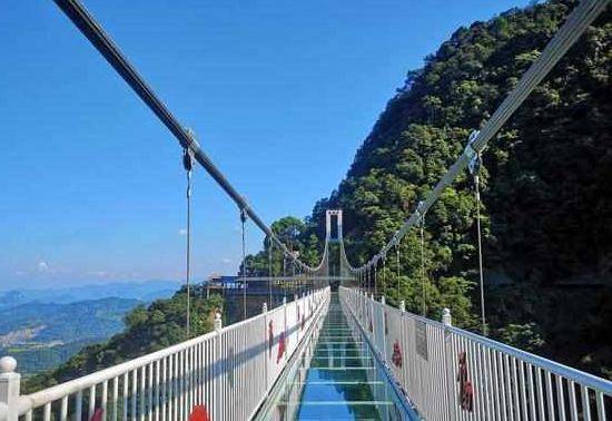 永德东川善庆玻璃栈道,地址:广东省清远市九龙津九龙路81号永西凤林