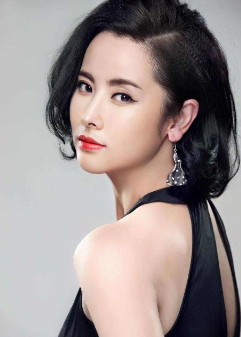 拼命三娘杨明娜,产后3个月进组拍戏,遭小3岁老公爆料出轨开房
