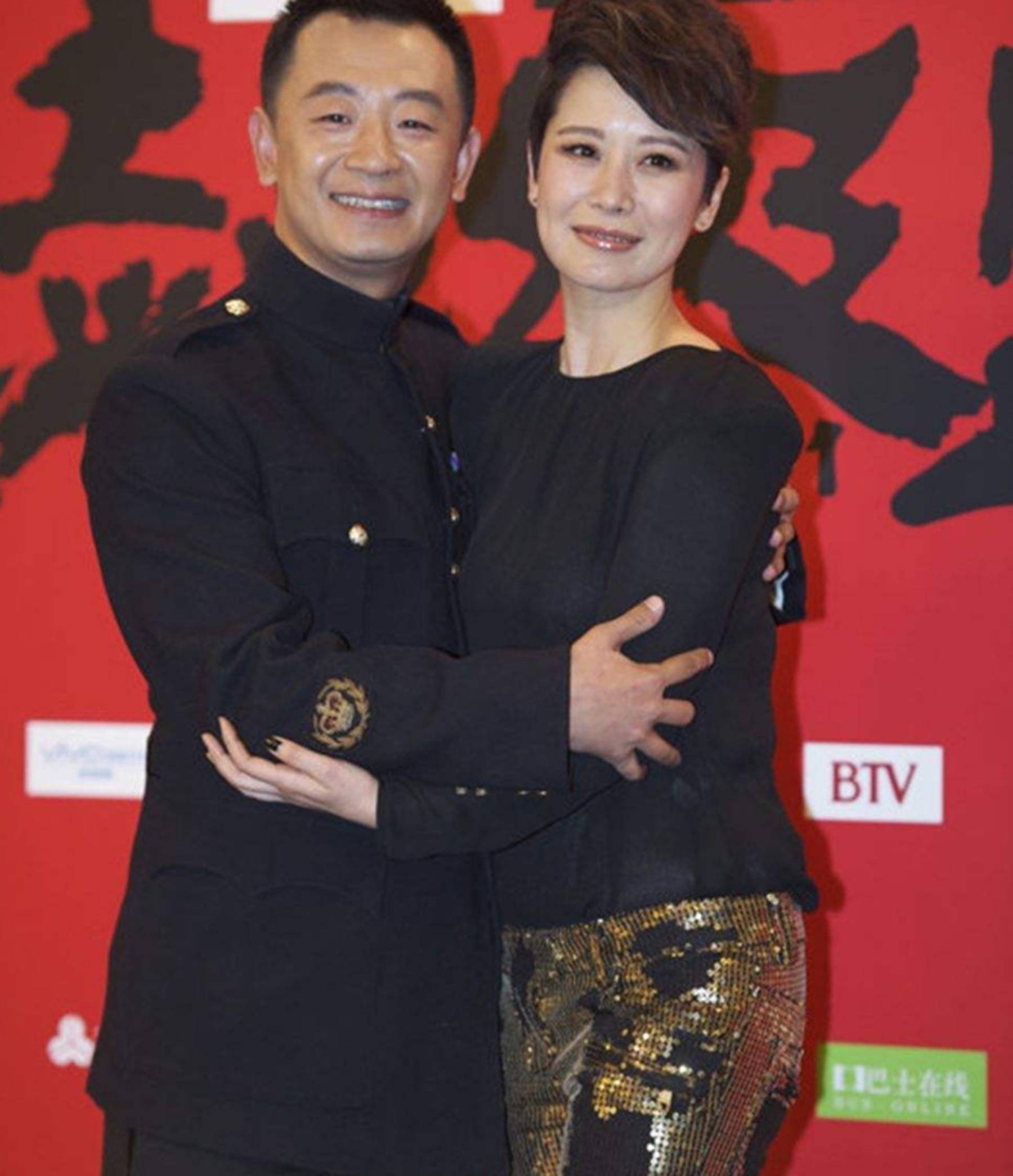 当年黄海波出事的时候,除了黄海波的妻子曲栅栅支持他,还有高圆圆也