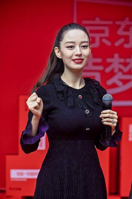 北京,郎朗与妻子吉娜·爱丽丝(gina alice)参加某活动
