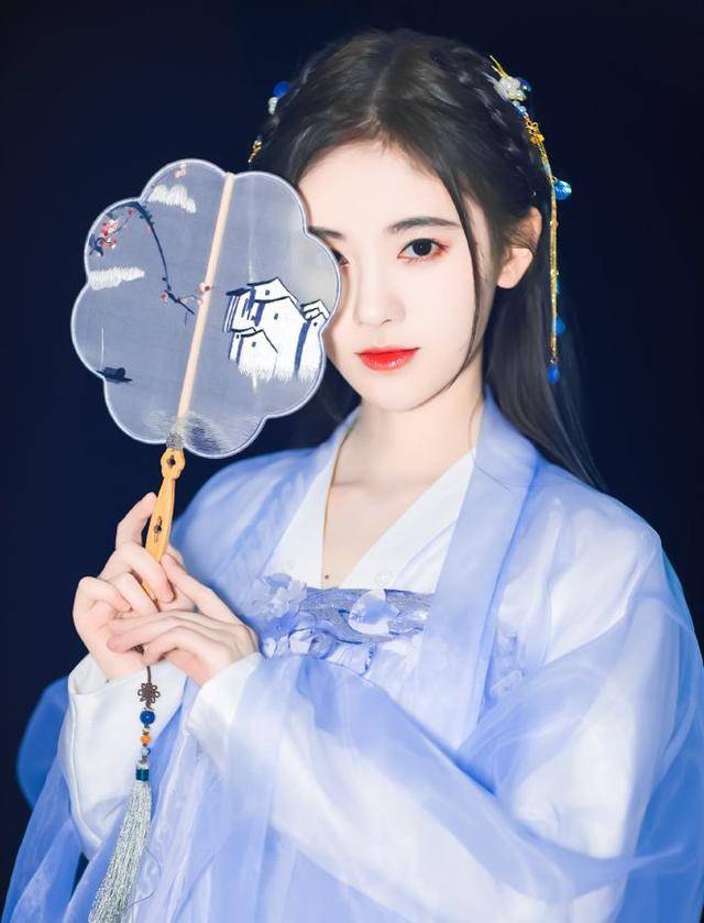 赵丽颖穿汉服,迪丽热巴穿汉服,谭松韵穿汉服,看鞠婧祎