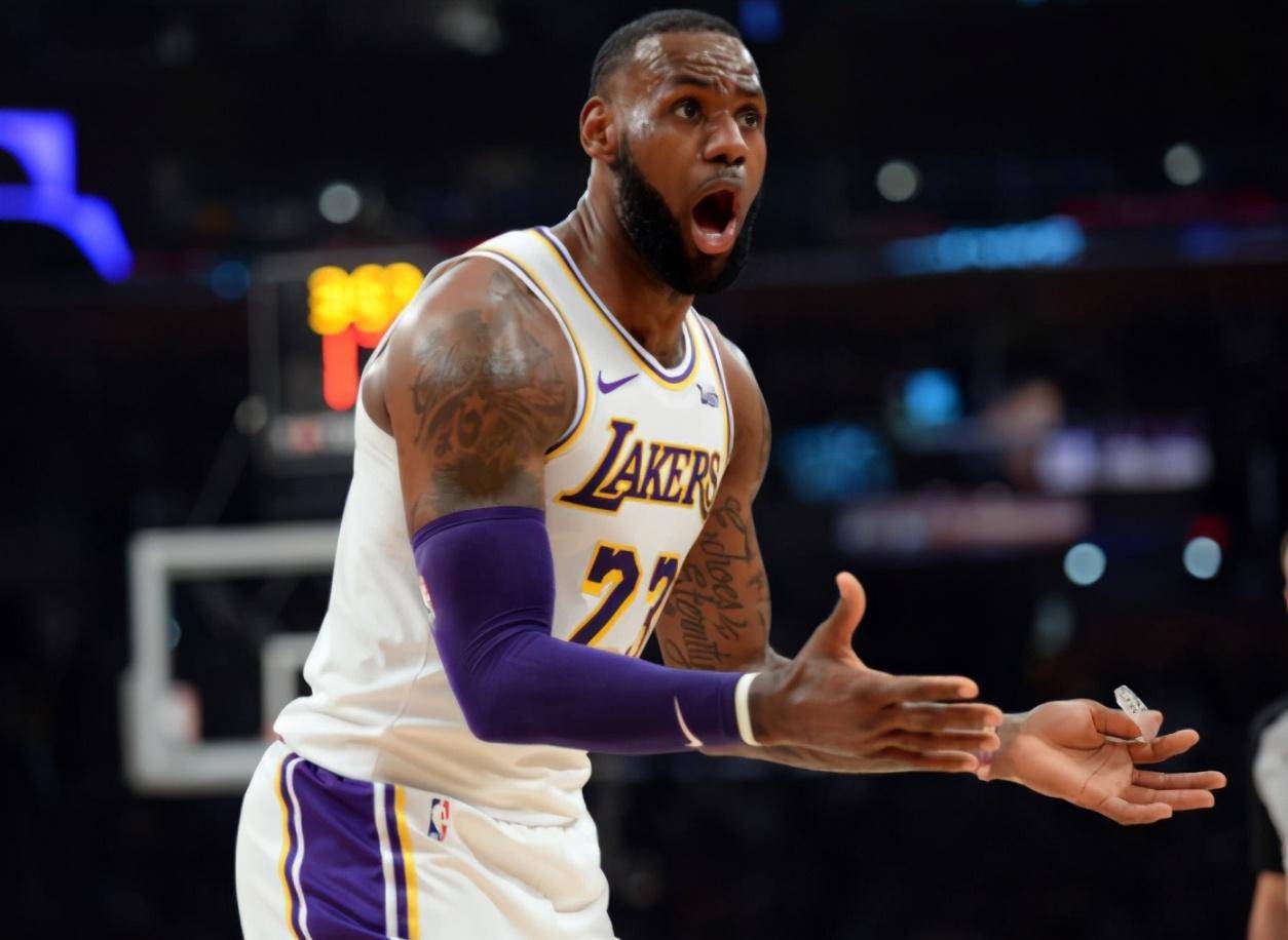 詹皇无声炮轰NBA新决定，犀利发图抗议只歇71天，捂脸表情很不满