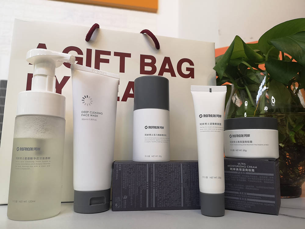 男士|男人也应该对自己好一点，联合华熙生物定制玻尿酸护肤套装