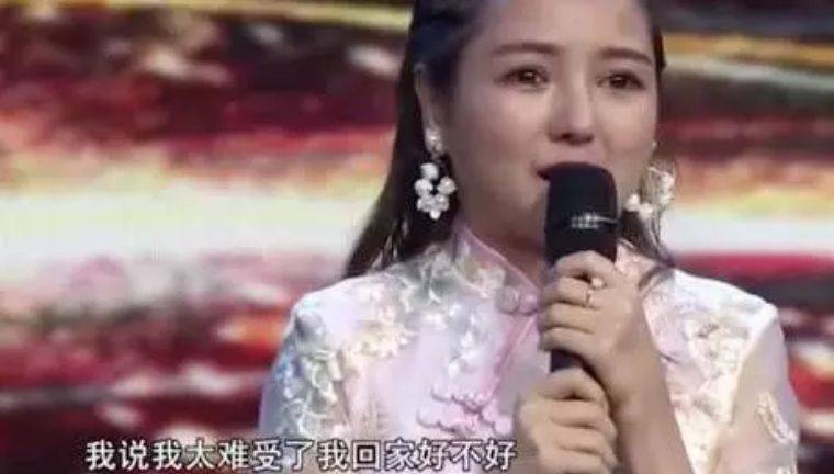 最美袖珍女孩黄韵伊身高1米35年入百万长得太俊了