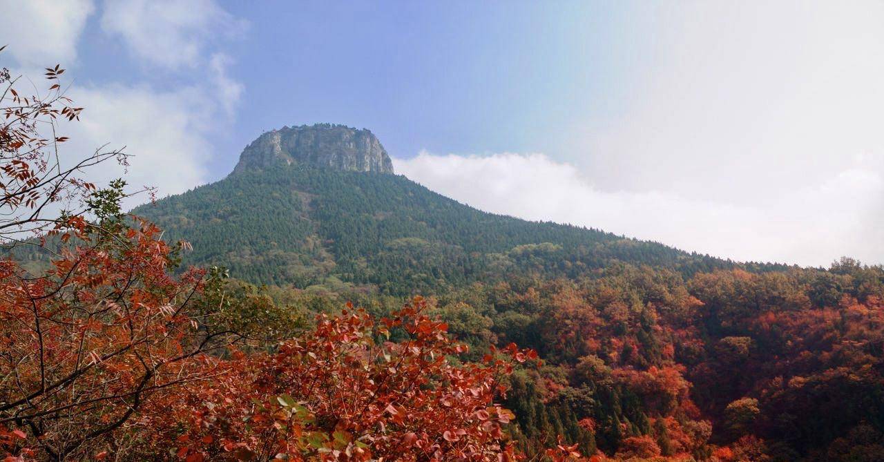 山东枣庄山亭区一个镇,处沂蒙山区西部,是"民国第一案