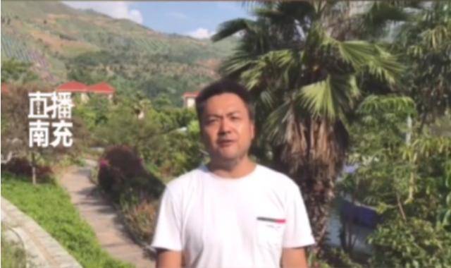 50岁“萧剑”近照:发型邋遢显油腻,不修边幅大侠形象全无