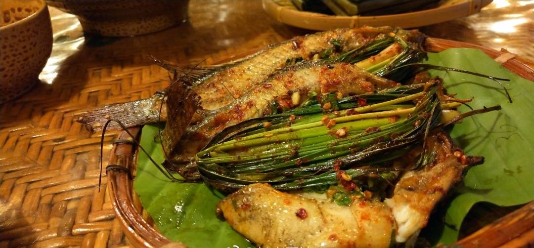 傣族美食千千万,为何香茅草烤鱼名气那么大?