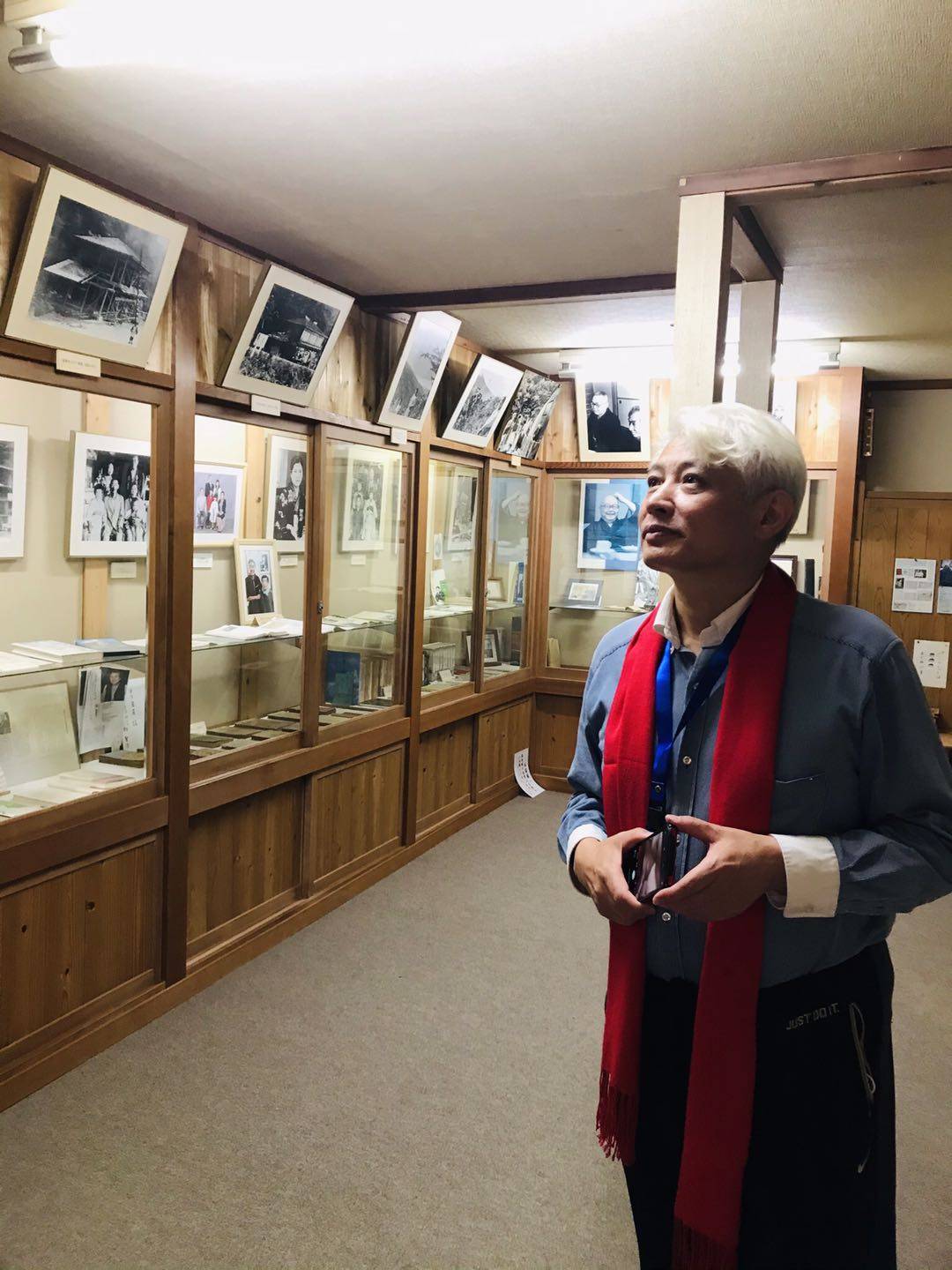 观点评论|“天下茶屋”旁的枫树依然红色尽染