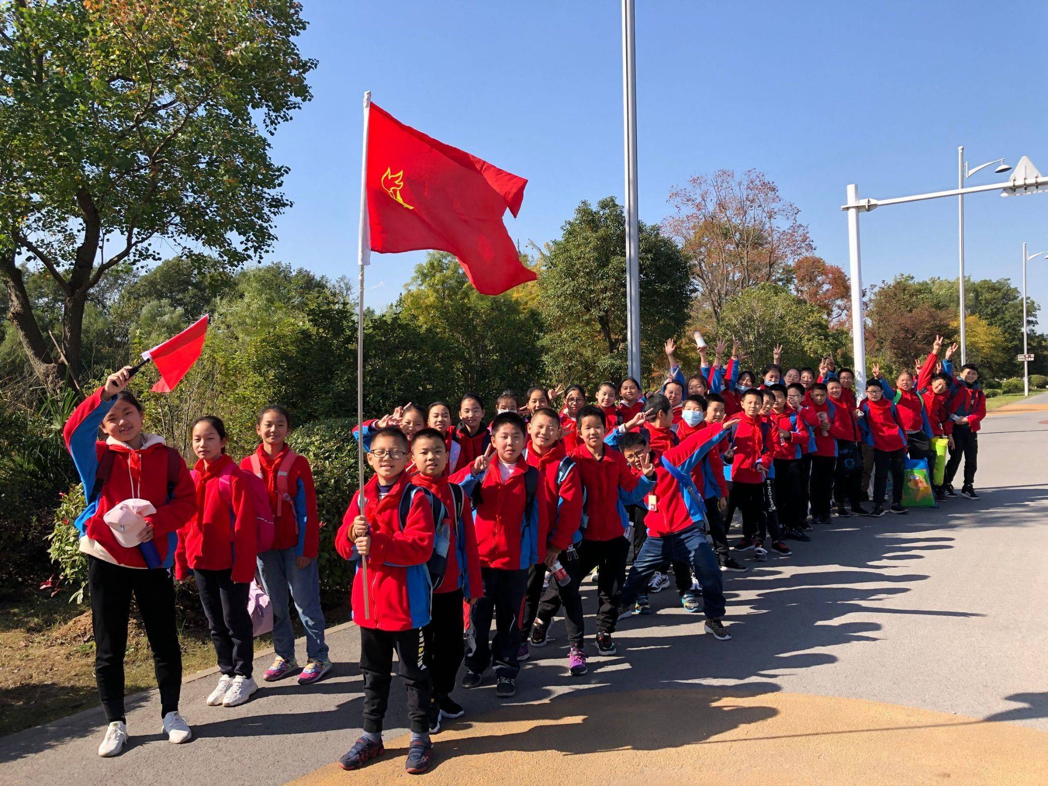 徒步毅行 快乐成长 ——镇江市朱方路小学举行徒步毅行活动