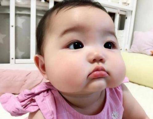 家长|第一个月和第二个月有哪些不同？家长做得对娃发育更好初生婴儿