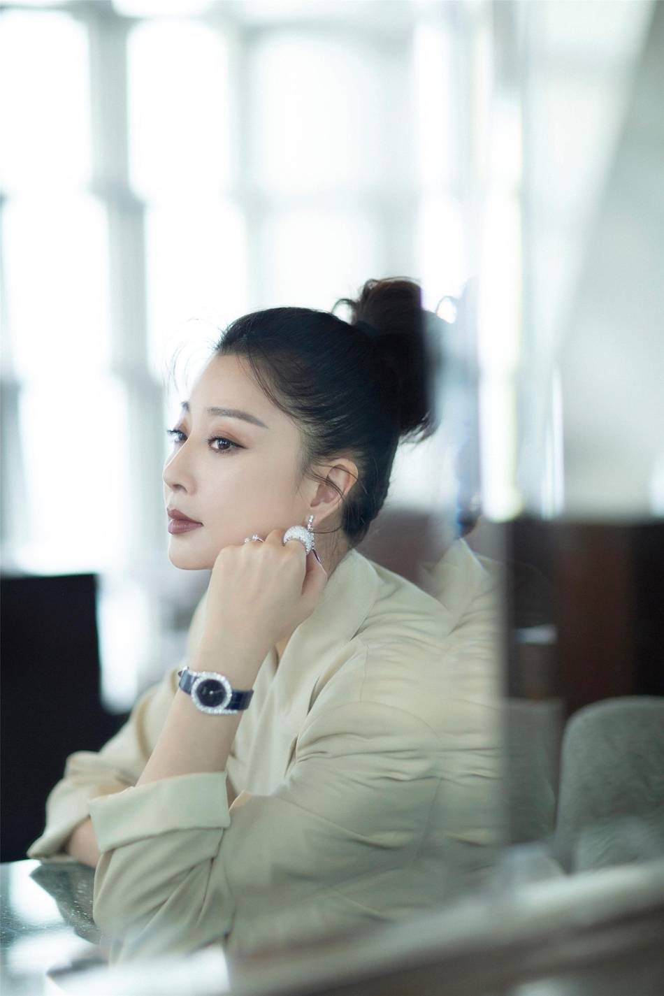 发型|丸子头不会过时，2020秋冬继续流行，高圆圆都爱上了，扎对才高级