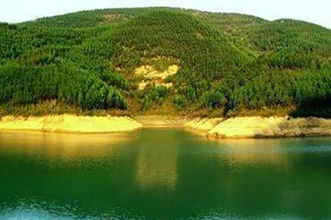 18,戌山辰向,丙午有破军山高大,排行老三绝后,庚山有破军山高大,众房