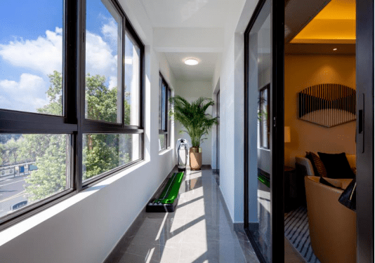 入户玄关设计进门就是客厅阳台 5e002ab282134c77abf7d89a9487279c.png