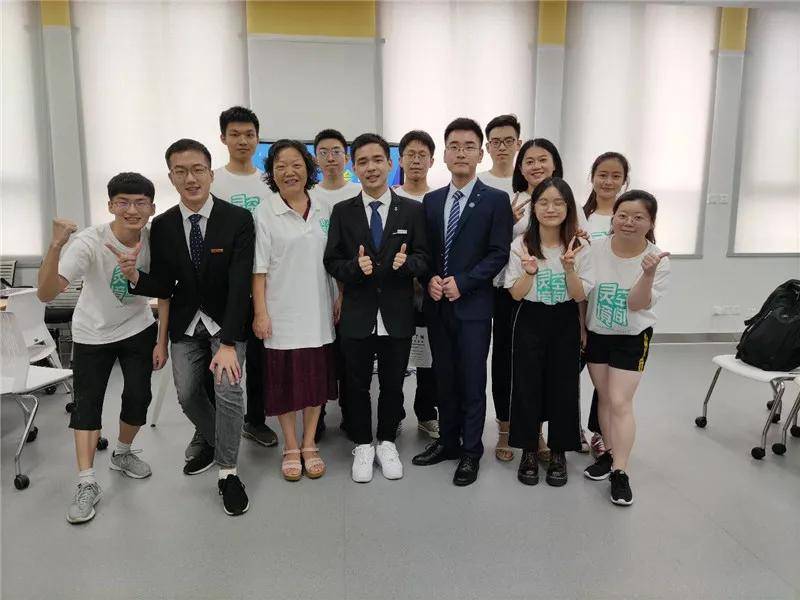 人保|10人保研清北！川大寝室 VS 成电工作室！都是学霸制造机！