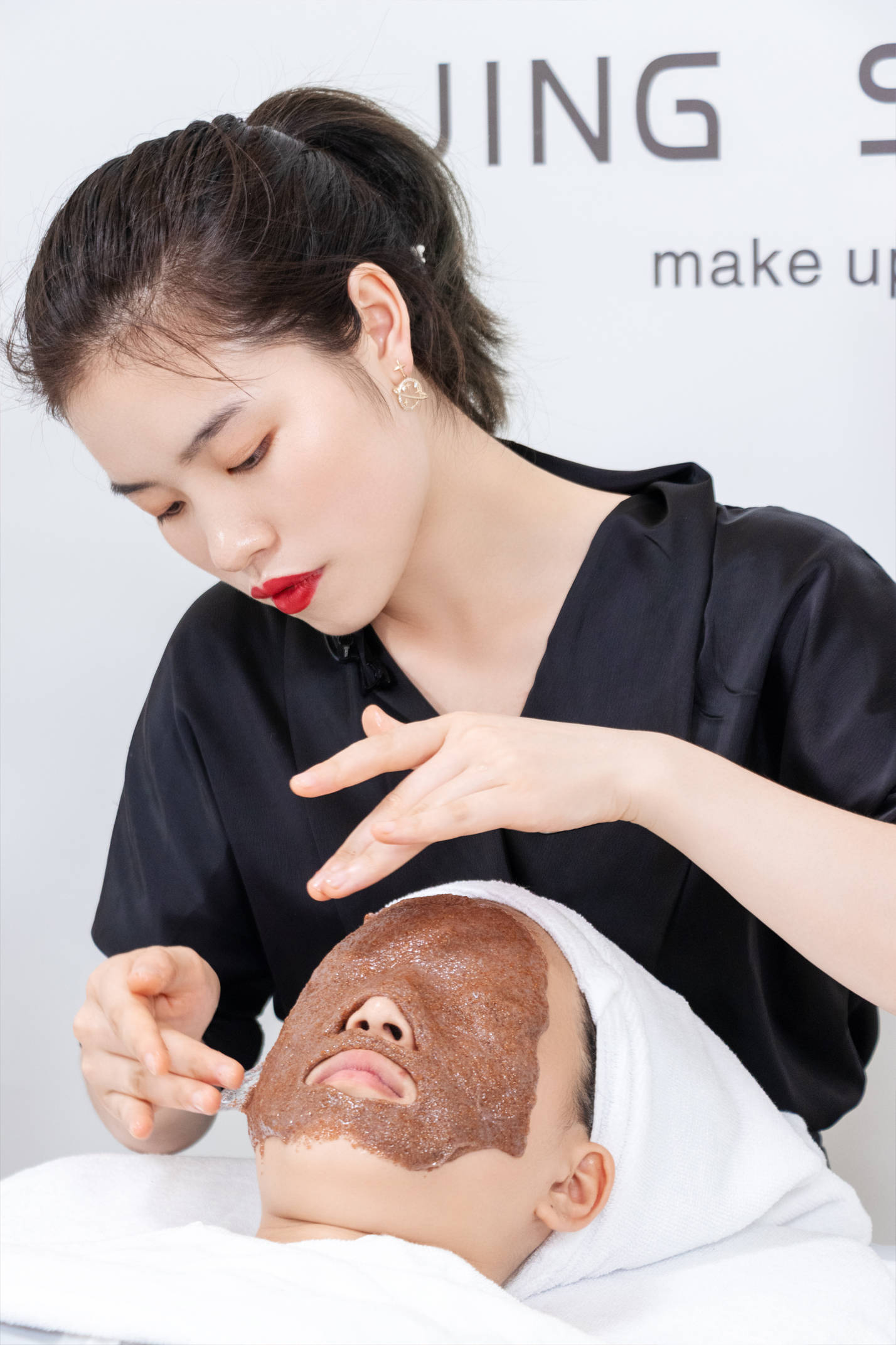 怎样才能让自己变好看啊 6cc0352c1b09441688d0fd47abdff4ca.jpeg