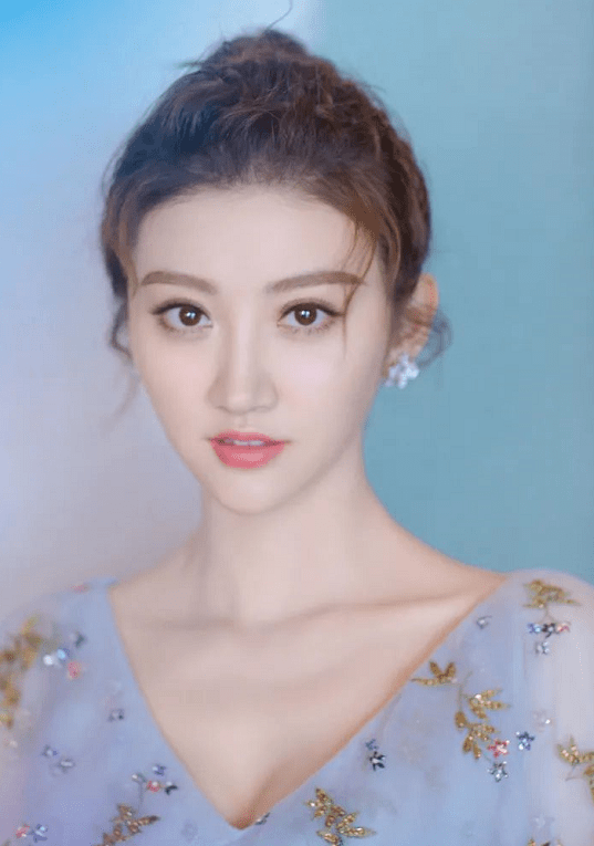 发型|丸子头不会过时，2020秋冬继续流行，高圆圆都爱上了，扎对才高级