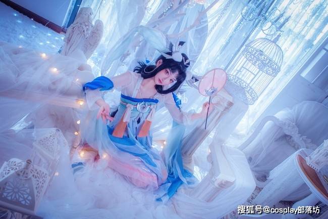 cos:王者荣耀嫦娥如梦令,想见的人会在脑海里不停徘徊