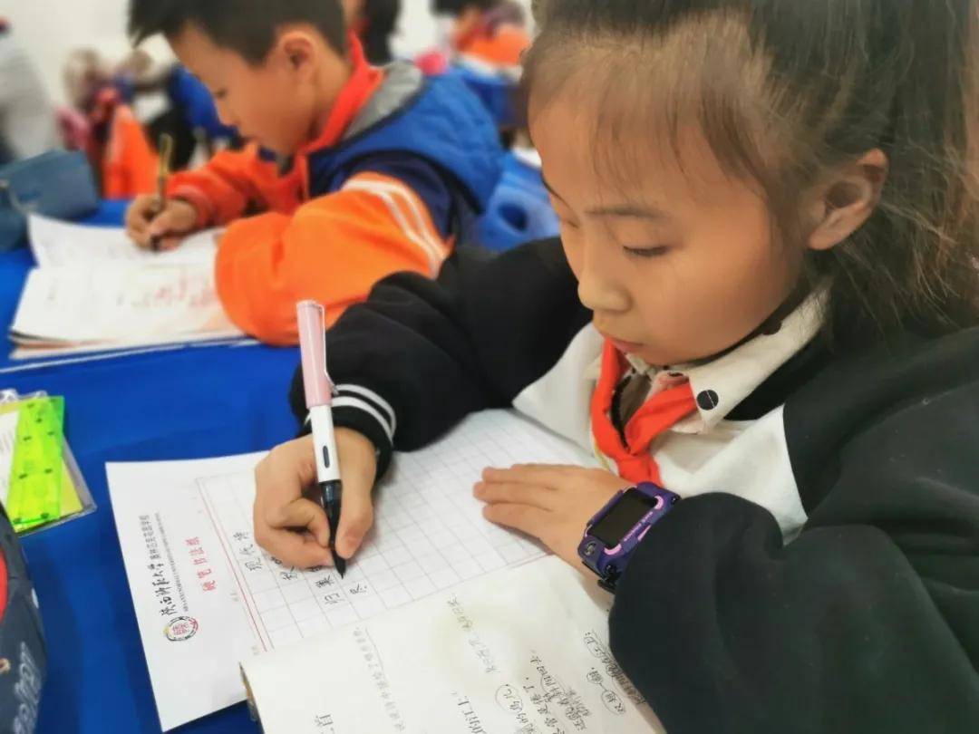 比赛|陕西师范大学奥林匹克花园学校小学部举行高段硬笔书写大赛