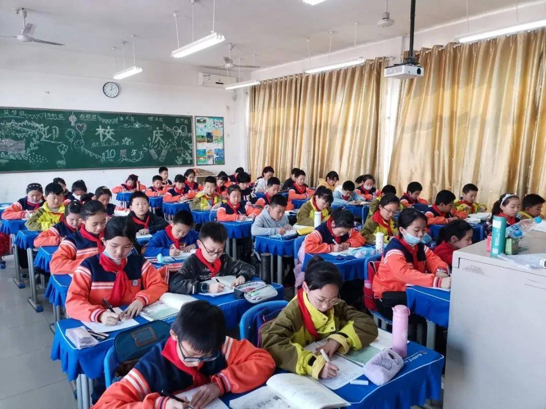 比赛|陕西师范大学奥林匹克花园学校小学部举行高段硬笔书写大赛