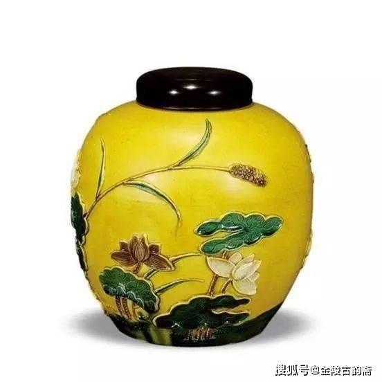 清代素三彩一路连科罐