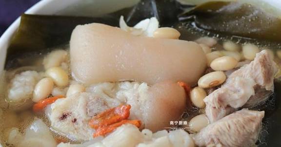 猪脚怎么炖汤好吃又营养 404bf6681e4b4ada840d901509a716f0.jpeg