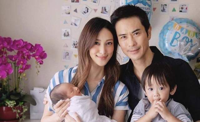 原创郑嘉颖妻子陈凯琳再晒婚纱照透视露背秀好身材引网友大赞
