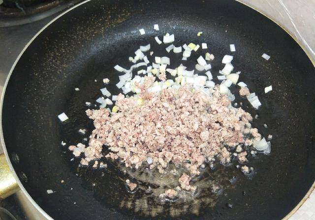 鸡蛋羹热水下锅蒸多少分钟 2c07425935f741439969f408a44e982c.jpeg